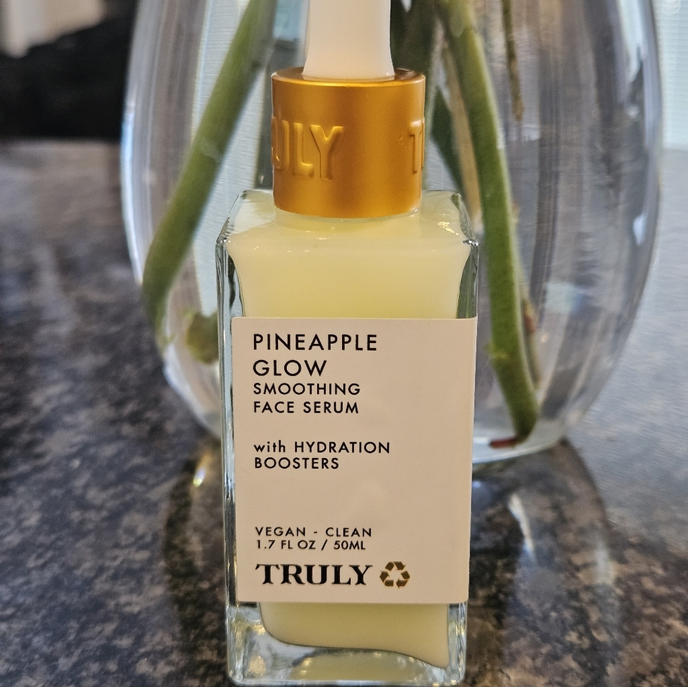 TRULY Pineapple Glow Face Serum
